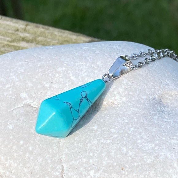 Turquoise Howlite Natural Gemstone hexagon pendulum necklace - Picture 4 of 7